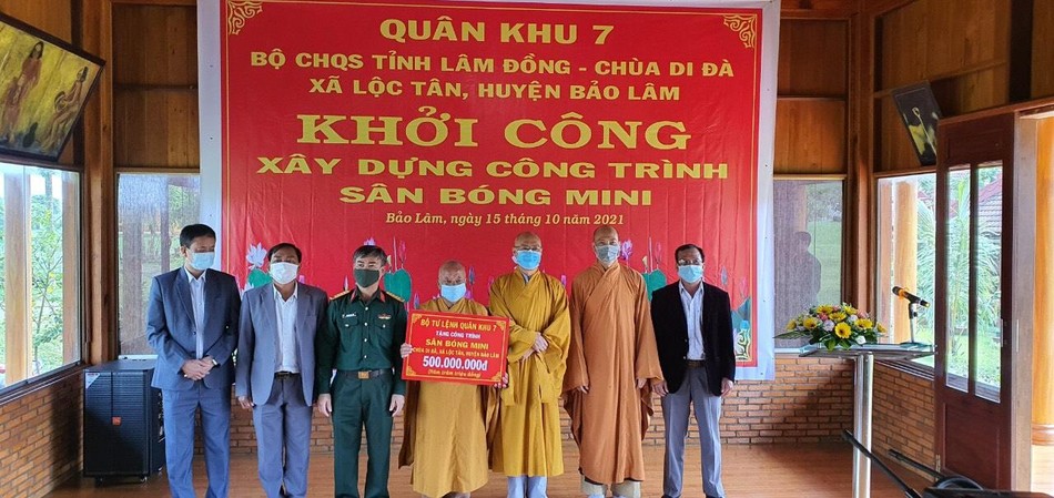 Công trình được xây dựng với tổng kinh phí 650 triệu đồng, trong đó, 500 triệu đồng do Bộ Tư lệnh Quân khu 7 hỗ trợ, 150 triệu đồng là kinh phí của chùa Di Đà