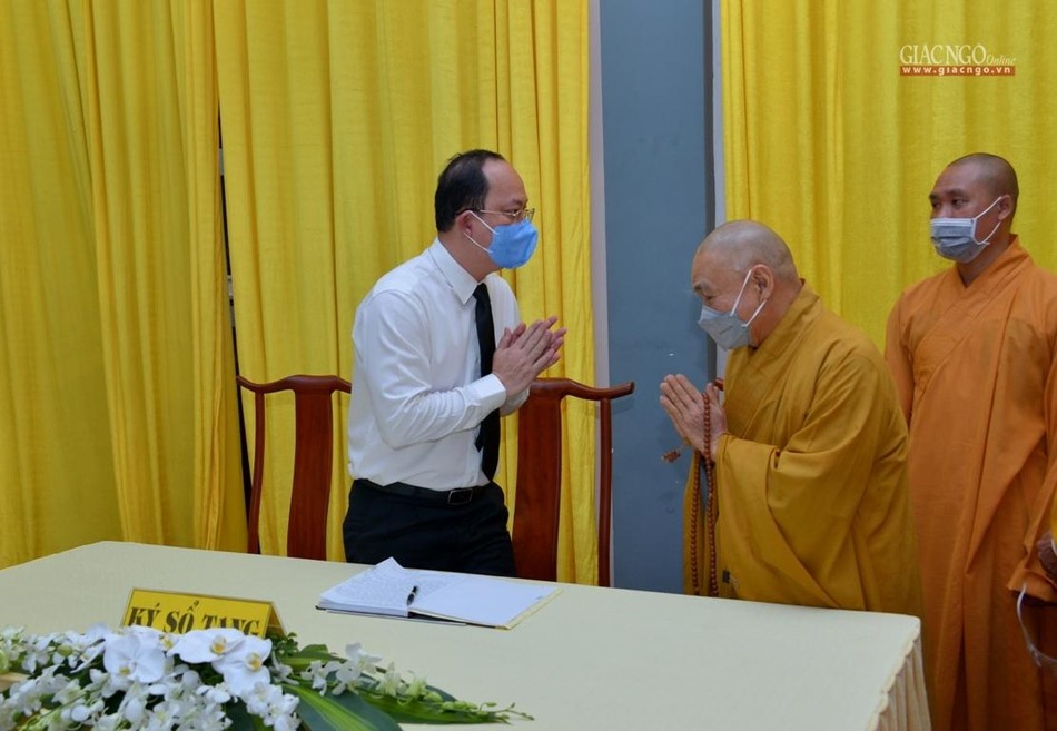 Ông Nguyễn Hồ Hải phân ưu cùng chư tôn đức Hội đồng Trị sự GHPGVN