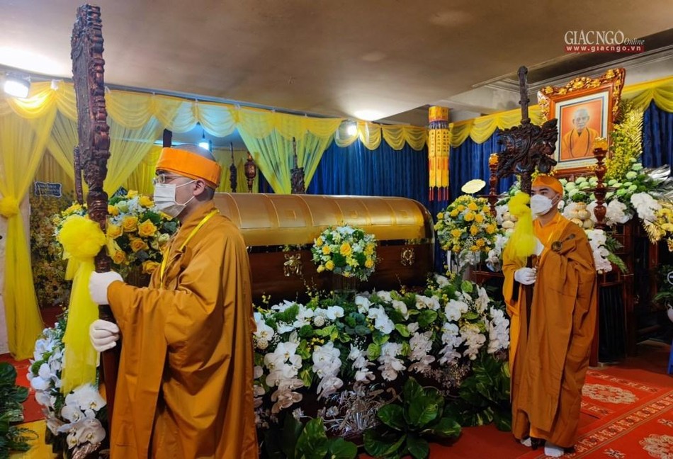 Kim quan Đại lão Hoà tượng tôn trí tại Tổ đình Viên Minh Kim quan Đại lão Hoà tượng tôn trí tại Tổ đình Viên Minh