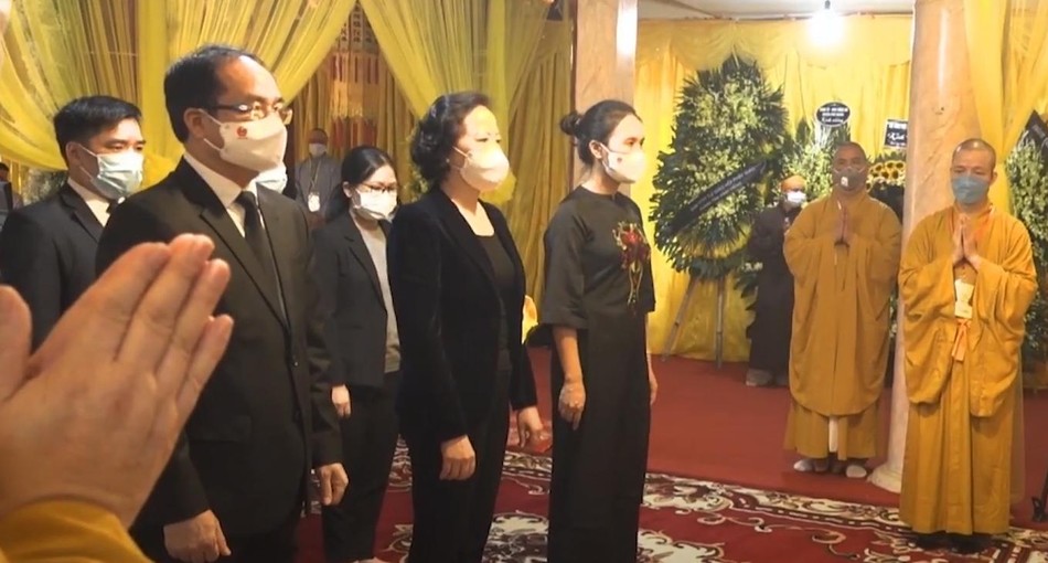 Đoàn Bộ Nội vụ do bà Phạm Thị Thanh Trà làm trưởng đoàn dành phút mặc niệm kính viếng Đức Pháp chủ GHPGVN Đoàn Bộ Nội vụ do bà Phạm Thị Thanh Trà làm trưởng đoàn dành phút mặc niệm kính viếng Đức Pháp chủ GHPGVN