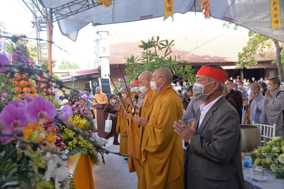 Chư tôn đức Ban Trị sự Phật giáo TP.Hải Phòng niệm hương cầu nguyện