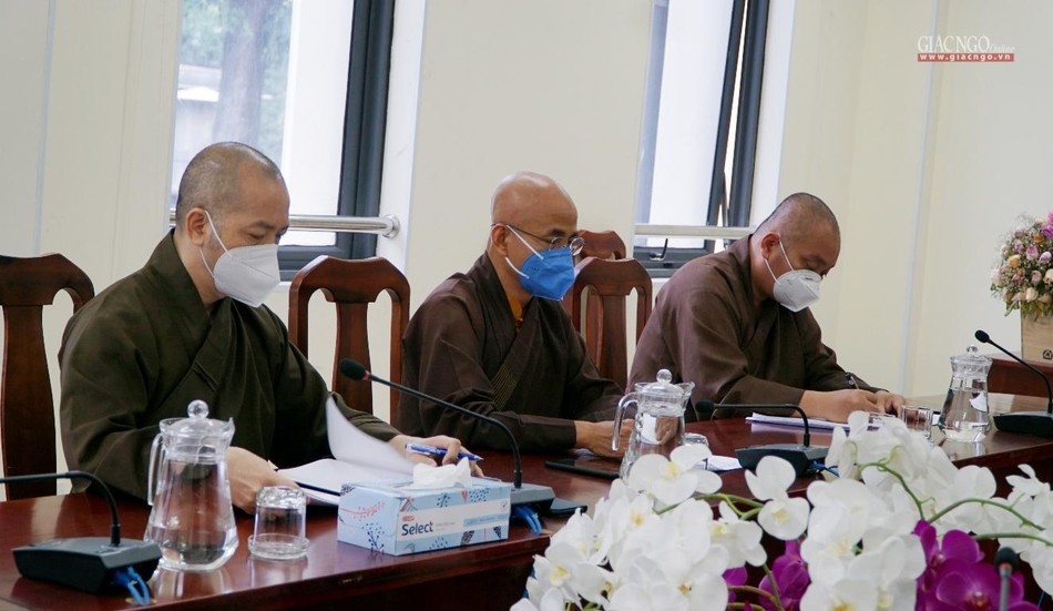 Chư tôn đức tham dự họp