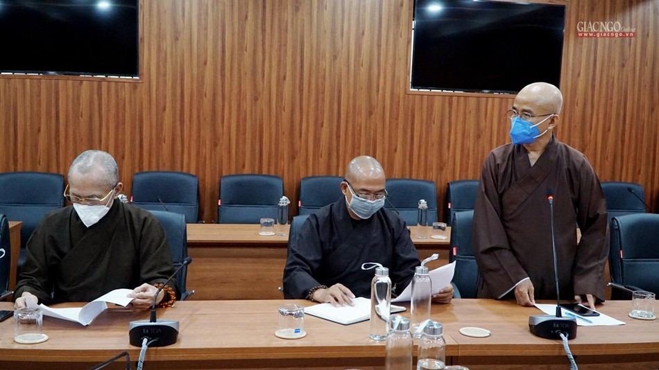 Thượng tọa Thích Thiến Quý phát biểu đóng góp ý kiến Thượng tọa Thích Thiến Quý phát biểu đóng góp ý kiến