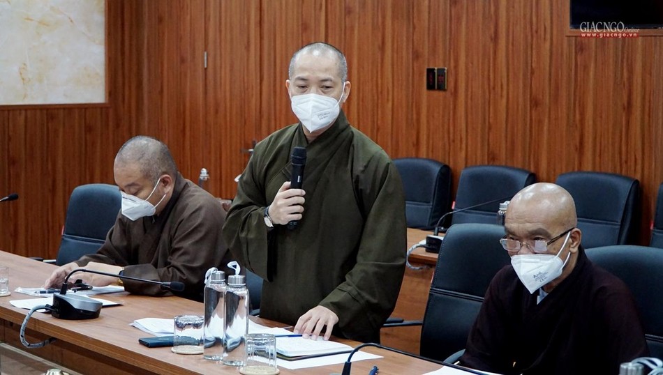 Thượng tọa Thích Quang Thạnh góp ý tại buổi họp Thượng tọa Thích Quang Thạnh góp ý tại buổi họp