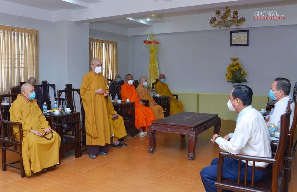 Hòa thượng Thích Huệ Trí đại diện Ban Thường trực Hội đồng Trị sự cảm ơn Ban Tôn giáo Chính phủ thăm, chúc mừng Kỷ niệm 40 năm thành lập GHPGVN