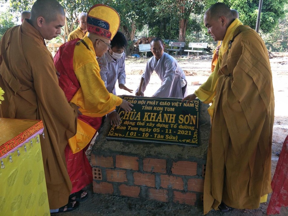 Nghi thức đặt đá khởi công ngôi Tổ đường chùa Khánh Sơn Nghi thức đặt đá khởi công ngôi Tổ đường chùa Khánh Sơn