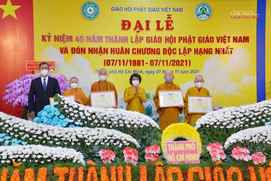 Chư tôn đức Tăng Ni nhận Bằng khen của Ủy ban Trung ương MTTQVN Chư tôn đức Tăng Ni nhận Bằng khen của Ủy ban Trung ương MTTQVN