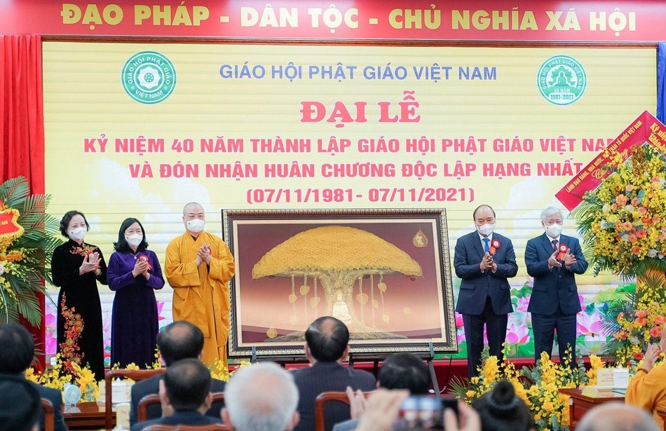 Chủ tịch nước trao tặng bức tranh lưu niệm đến GHPGVN Chủ tịch nước trao tặng bức tranh lưu niệm đến GHPGVN