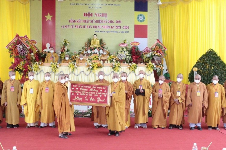 Tân Ban Trị sự GHPGVN huyện Nhơn Trạch nhận khánh chúc mừng của Ban Trị sự GHPGVN tỉnh Tân Ban Trị sự GHPGVN huyện Nhơn Trạch nhận khánh chúc mừng của Ban Trị sự GHPGVN tỉnh