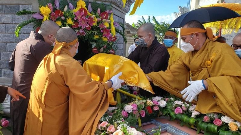 Cung thỉnh linh cốt Hòa thượng Thích Ngộ Tịnh nhập bảo tháp Cung thỉnh linh cốt Hòa thượng Thích Ngộ Tịnh nhập bảo tháp