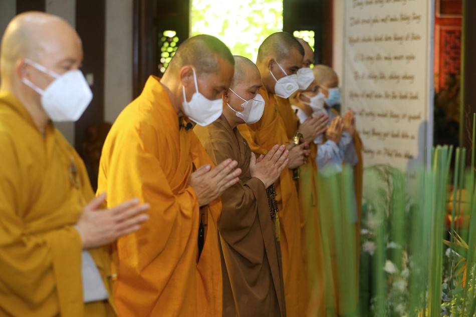 Nhờ năng lực cầu nguyện của chư Tăng cầu nguyện người quá vãng siêu thoát Nhờ năng lực cầu nguyện của chư Tăng cầu nguyện người quá vãng siêu thoát