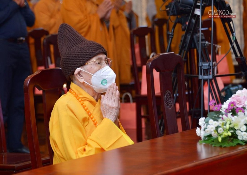 Trưởng lão Hòa thượng Thích Đức Nghiệp cầu nguyện Trưởng lão Hòa thượng Thích Đức Nghiệp cầu nguyện