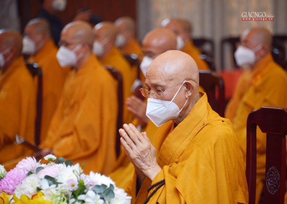 Chư hương linh nương nhờ năng lực cầu nguyện của chư Tăng được siêu thoát về cõi lành Chư hương linh nương nhờ năng lực cầu nguyện của chư Tăng được siêu thoát về cõi lành