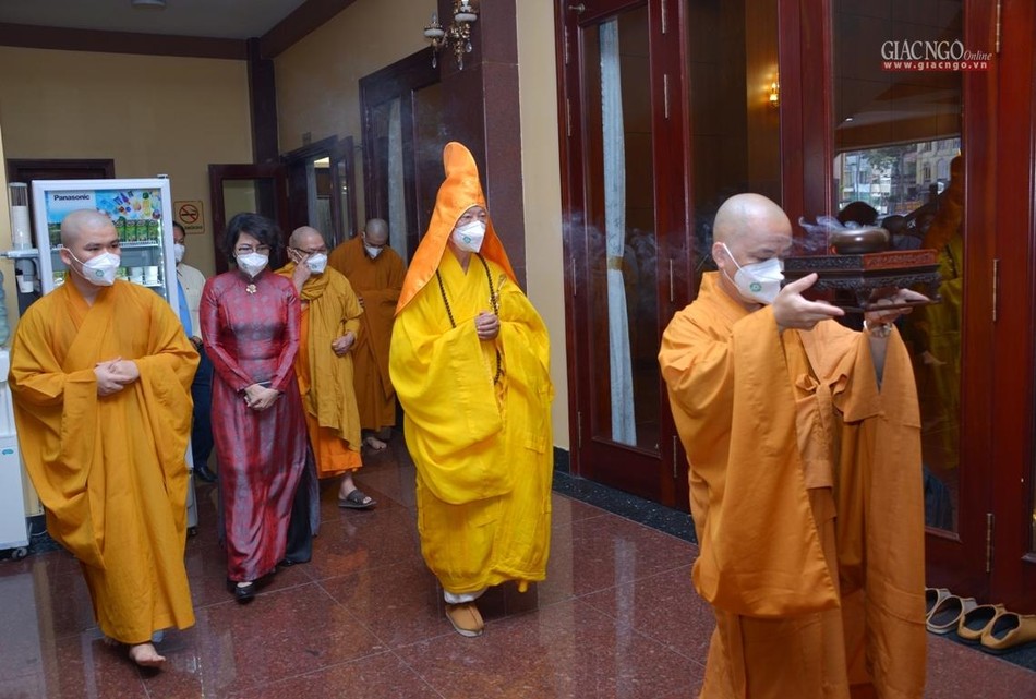 Trưởng lão Hòa thượng quang lâm lễ đường Trưởng lão Hòa thượng quang lâm lễ đường