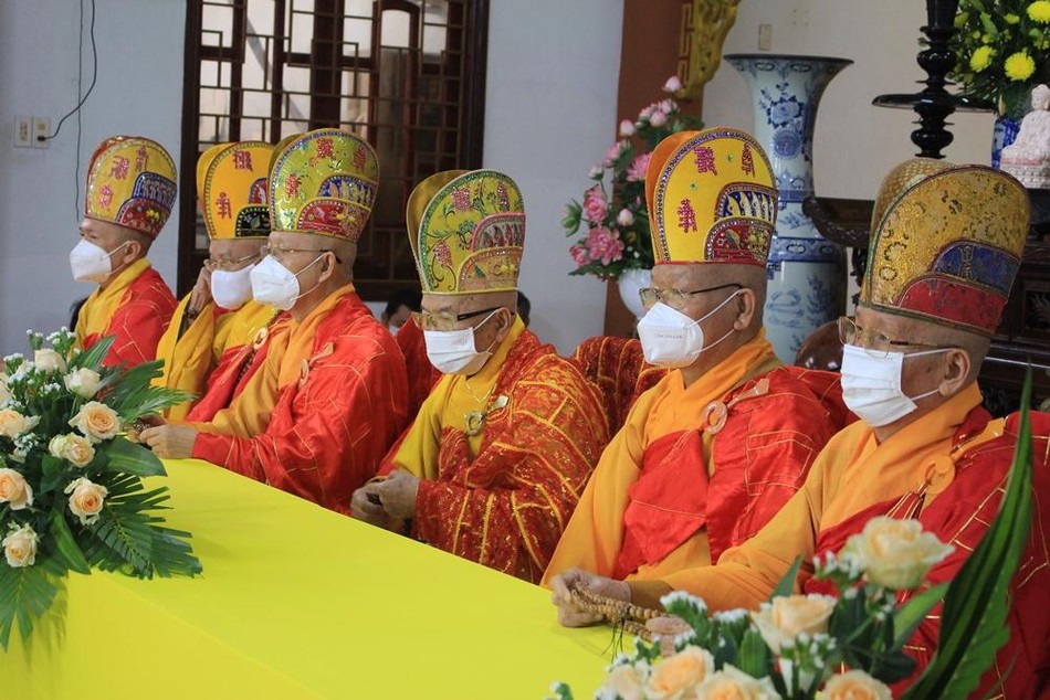 Chư tôn giáo phẩm chứng minh