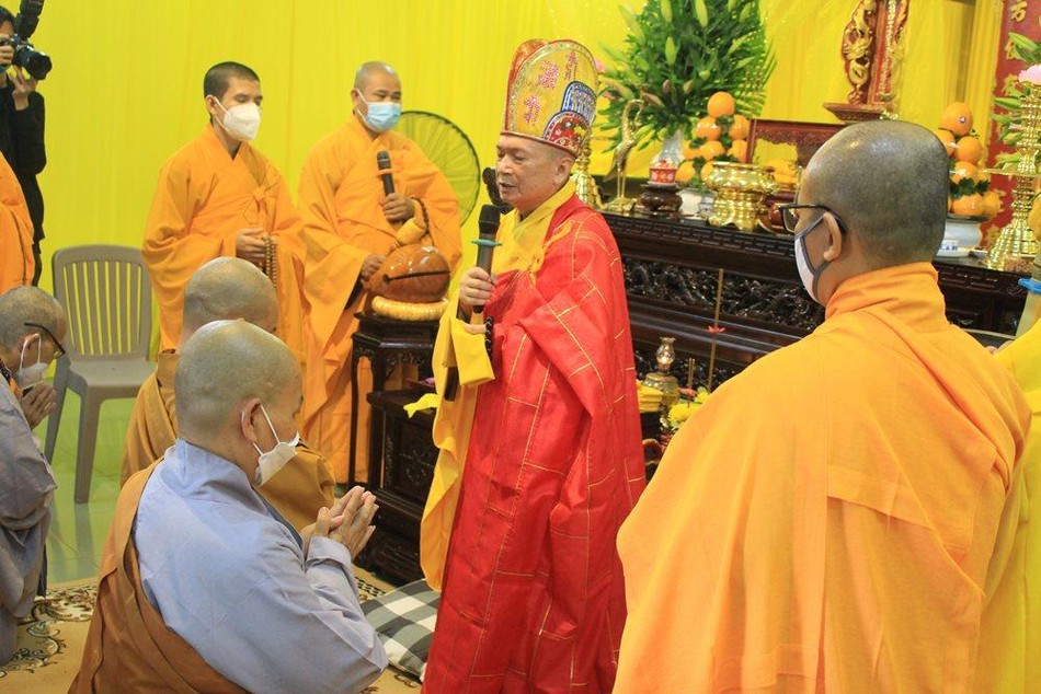 Chư Ni môn đồ pháp quyến trong lễ thành phục