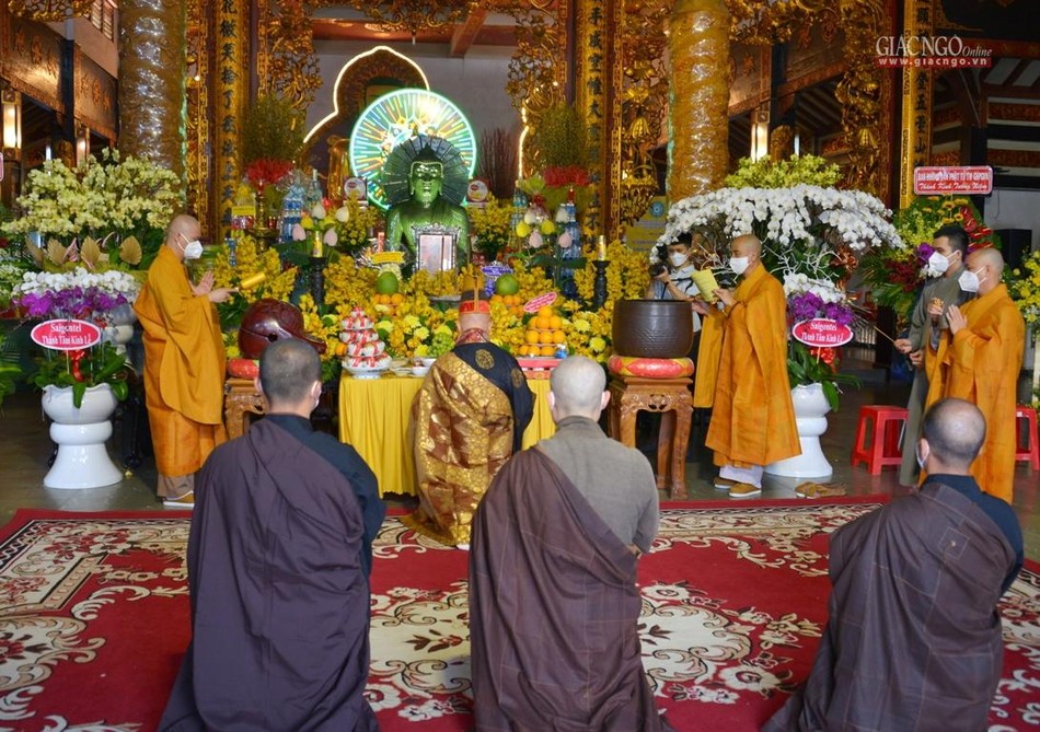 Môn đồ đệ tử đối trước Giác linh Đại lão Hòa thượng Môn đồ đệ tử đối trước Giác linh Đại lão Hòa thượng