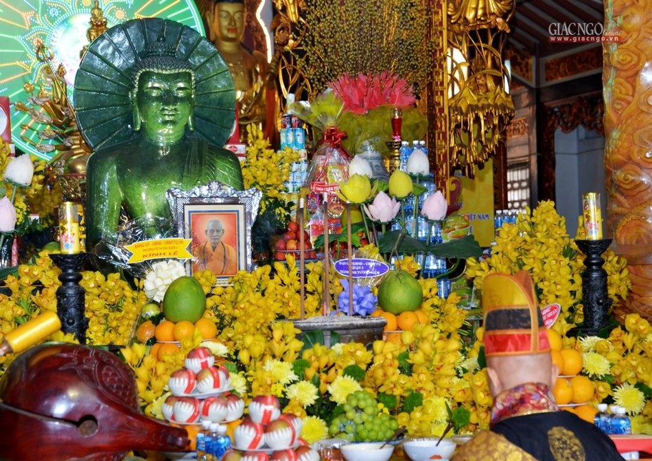 Di ảnh Đức Đệ tam Pháp chủ GHPGVN tôn trí tại chánh điện tổ đình Vĩnh Nghiêm Di ảnh Đức Đệ tam Pháp chủ GHPGVN tôn trí tại chánh điện tổ đình Vĩnh Nghiêm
