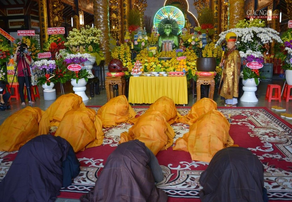 Đảnh lễ trước Giác linh Đức Đệ tam Pháp chủ GHPGVN Đảnh lễ trước Giác linh Đức Đệ tam Pháp chủ GHPGVN