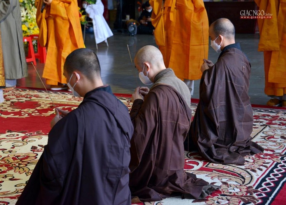 Môn đồ đệ tử niêm hương thành kính tưởng niệm Môn đồ đệ tử niêm hương thành kính tưởng niệm