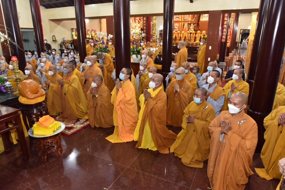 Chư tôn đức hộ niệm cầu nguyện Giác linh Hòa thượng cao đăng Phật quốc