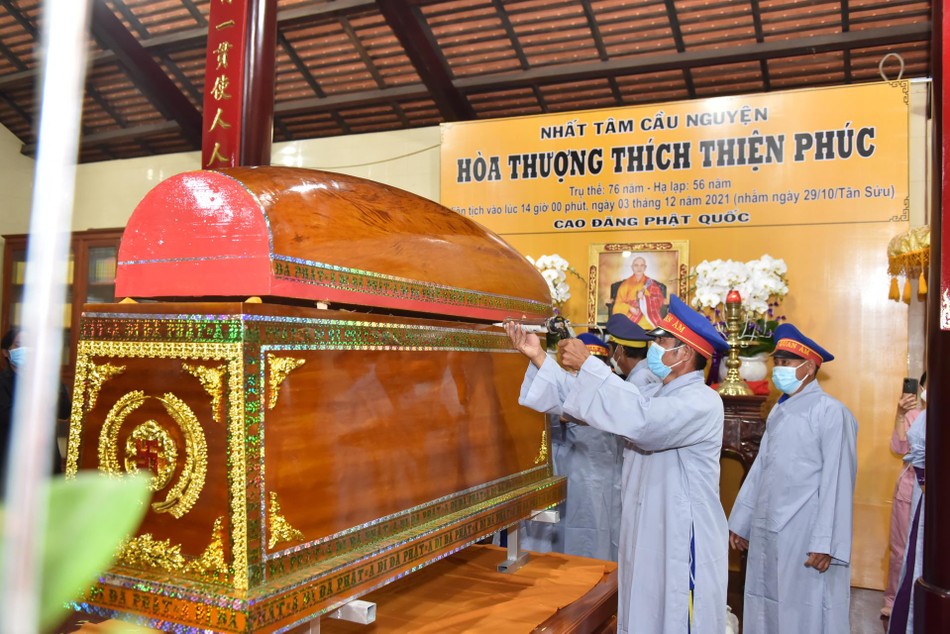 Kim quan Hòa thượng được tôn trí tại tổ đình Linh Nguyên