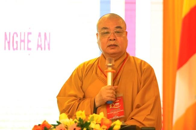 Hòa thượng Thích Thanh Nhiễu, Phó Chủ tịch Thường trực Hội đồng Trị sự, Trưởng ban Trị sự Phật giáo Nghệ An phát biểu tại buổi lễ