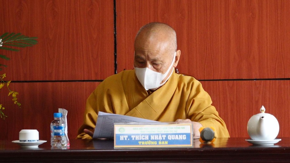 Hòa thượng Thích Nhật Quang chủ trì buổi họp Hòa thượng Thích Nhật Quang chủ trì buổi họp