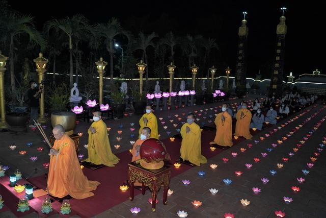 Cầu nguyện nương vào hạnh nguyện, ánh sáng từ bi trí tuệ của Ngài với mục đích duy nhất là mong sự an lành đến cho nhân loại, với muôn loài chúng sanh.