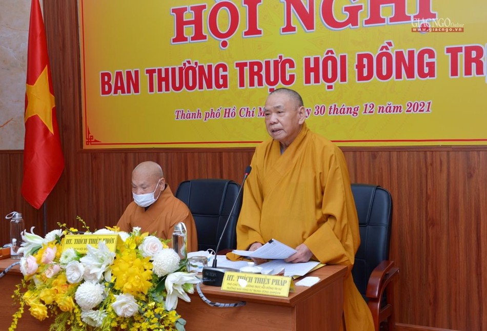 Hòa thượng Thích Thiện Pháp đọc tờ trình đề xuất tấn phong giáo phẩm tại hội nghị Hòa thượng Thích Thiện Pháp đọc tờ trình đề xuất tấn phong giáo phẩm tại hội nghị