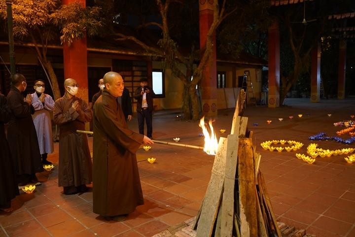 Hòa thượng Thích Bảo Nghiêm truyền đăng tại chùa Bằng đón mừng năm mới 2022