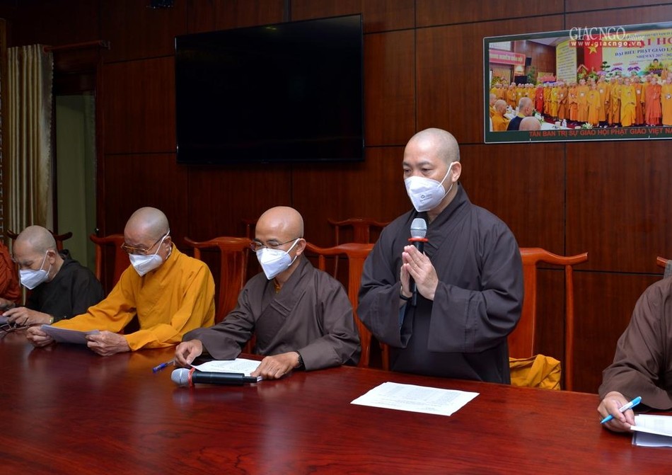 Thượng tọa Thích Quang Thạnh đóng góp ý kiến Thượng tọa Thích Quang Thạnh đóng góp ý kiến