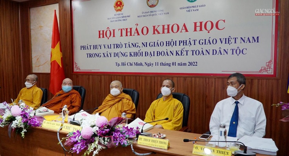 Chư tôn đức Hội đồng Trị sự chủ tọa, ông Võ Văn Thiện tại đầu cầu TP.HCM Chư tôn đức Hội đồng Trị sự chủ tọa, ông Võ Văn Thiện tại đầu cầu TP.HCM