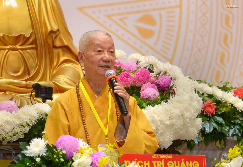 Trưởng lão Hòa thượng Thích Trí Quảng ban đạo từ