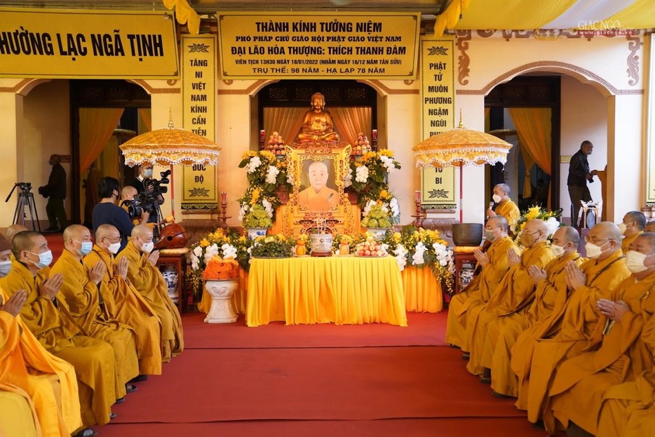 Chư tôn đức Hội đồng Chứng minh, Hội đồng Trị sự tại lễ nhập kim quan