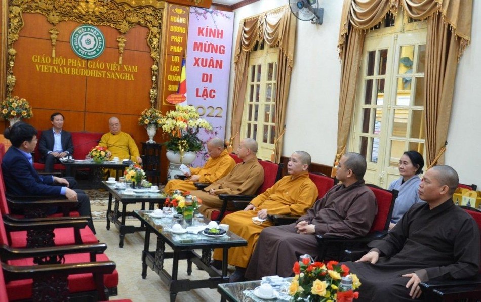 Hòa thượng Thích Thanh Nhiễu tiếp ông Vũ Hòa Bắc Hòa thượng Thích Thanh Nhiễu tiếp ông Vũ Hòa Bắc