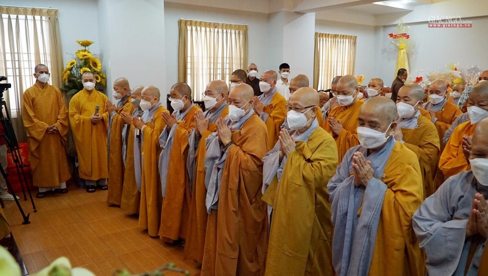 Chư Ni đảnh lễ, khánh tuế chư tôn đức Hội đồng Trị sự Chư Ni đảnh lễ, khánh tuế chư tôn đức Hội đồng Trị sự