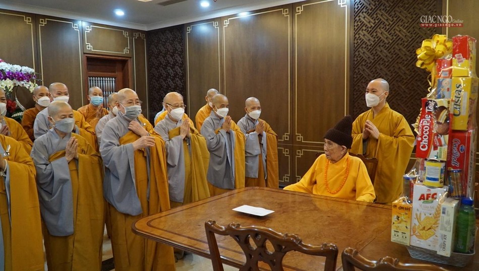 Chư Ni đảnh lễ Đức Phó Pháp chủ GHPGVN Chư Ni đảnh lễ Đức Phó Pháp chủ GHPGVN