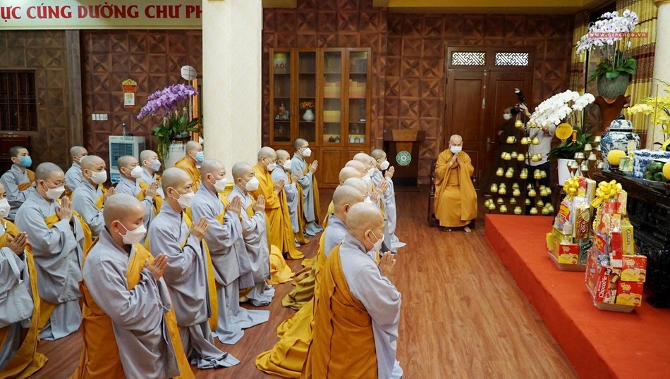 Khánh tuế đến Hòa thượng Chủ tịch Hội đồng Trị sự tại chùa Minh Đạo Khánh tuế đến Hòa thượng Chủ tịch Hội đồng Trị sự tại chùa Minh Đạo