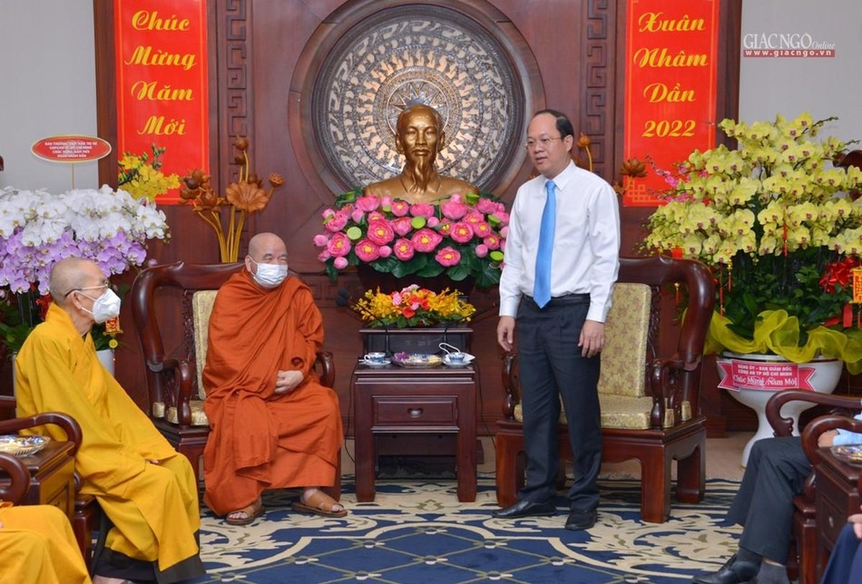 Ông Nguyễn Hồ Hải bày tỏ niềm vui được đón tiếp chư tôn đức Ban Thường trực GHPGVN TP.HCM