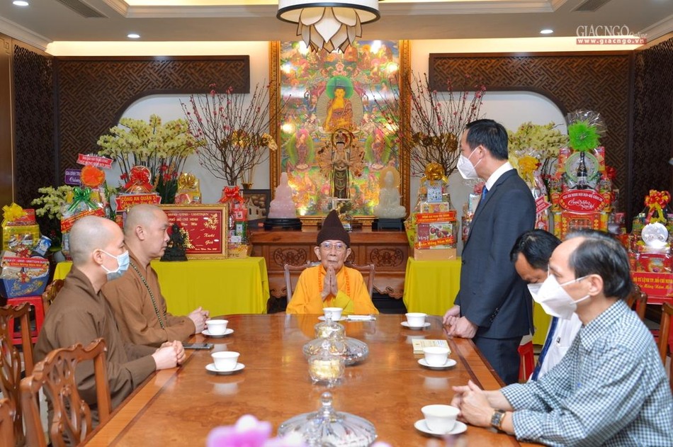 Ông Trưởng ban Tôn giáo Chính phủ chúc Tết đến Trưởng lão Hòa thượng Thích Đức Nghiệp