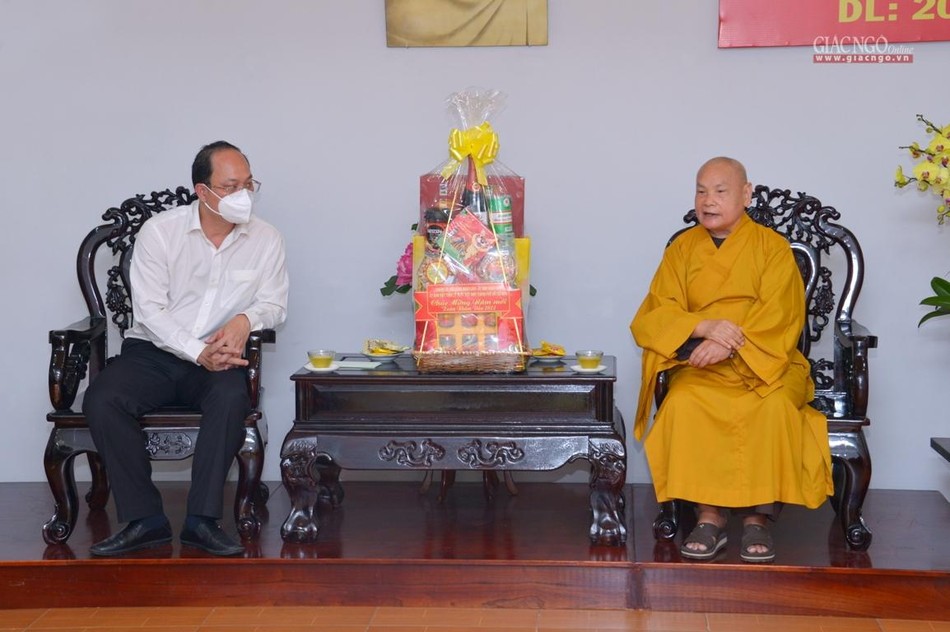 Hòa thượng Thích Thiện Nhơn tiếp thân mật Phó Bí thư Thành ủy Nguyễn Hồ Hải Hòa thượng Thích Thiện Nhơn tiếp thân mật Phó Bí thư Thành ủy Nguyễn Hồ Hải