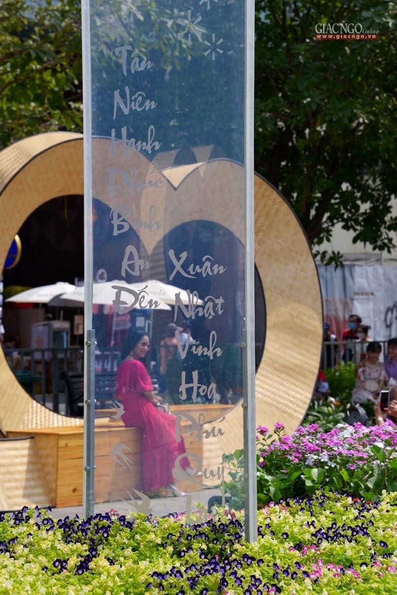 Những tà áo mới du xuân