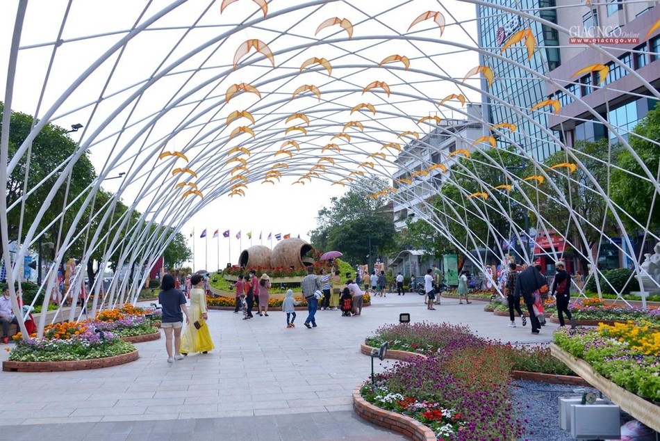 Cánh én mùa xuân