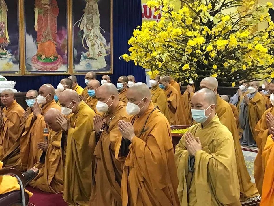 Chư tôn đức đảnh lễ Trưởng lão Hòa thượng Thích Đức Nghiệp Chư tôn đức đảnh lễ Trưởng lão Hòa thượng Thích Đức Nghiệp