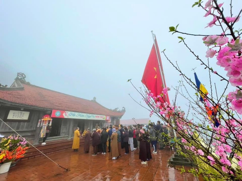 Chùa Ngọa Vân, thị trấn Đông Triều ngày xuân Chùa Ngọa Vân, thị trấn Đông Triều ngày xuân
