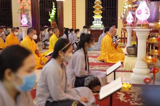 Hội chúng trì tụng kinh Dược sư Hội chúng trì tụng kinh Dược sư