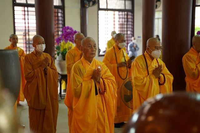 Chư tôn giáo phẩm TT Huế nhất tâm cầu nguyện Chư tôn giáo phẩm TT Huế nhất tâm cầu nguyện