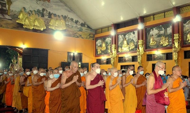 Đại chúng cử hành lễ tưởng niệm Thiền sư Bhaddanta Abhijàtàbhivamsa Đại chúng cử hành lễ tưởng niệm Thiền sư Bhaddanta Abhijàtàbhivamsa