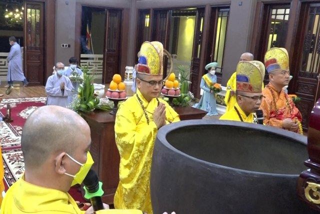 Chư tôn đức thực hiện các nghi trong Pháp hội Dược Sư Chư tôn đức thực hiện các nghi trong Pháp hội Dược Sư